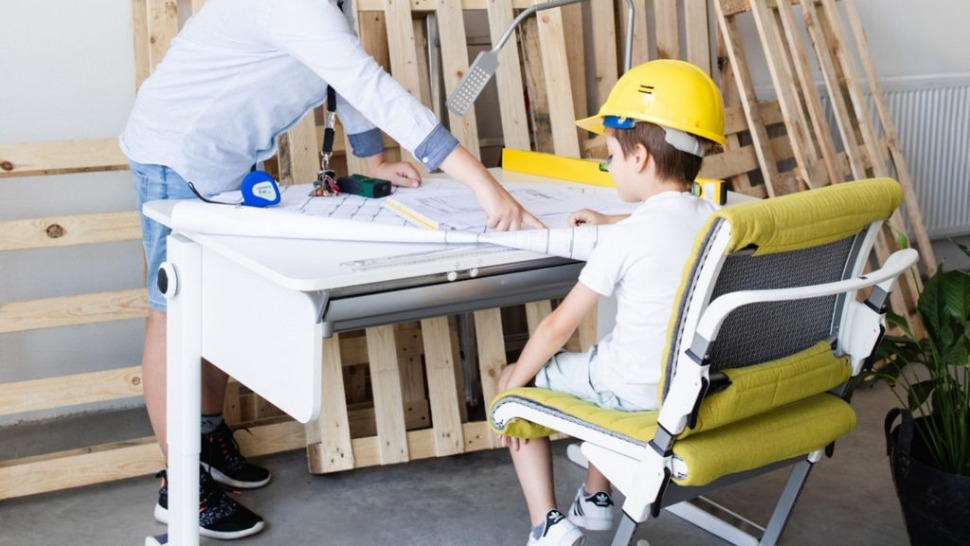 Radni stol koji možete koristiti i vi i vaše dijete prilagođava se svačijim željama i potrebama