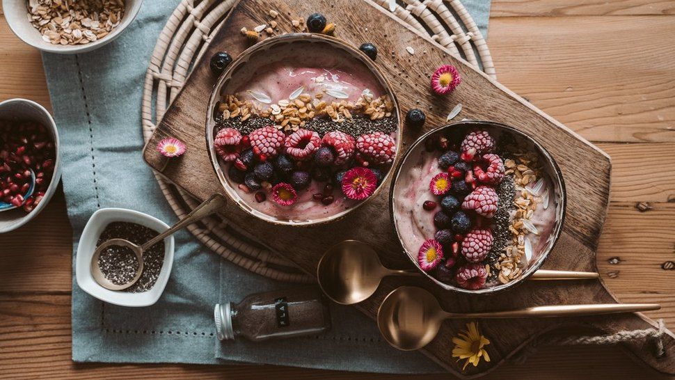 Smoothie bowl s breskvama i malinama za ukusan i zdrav početak dana