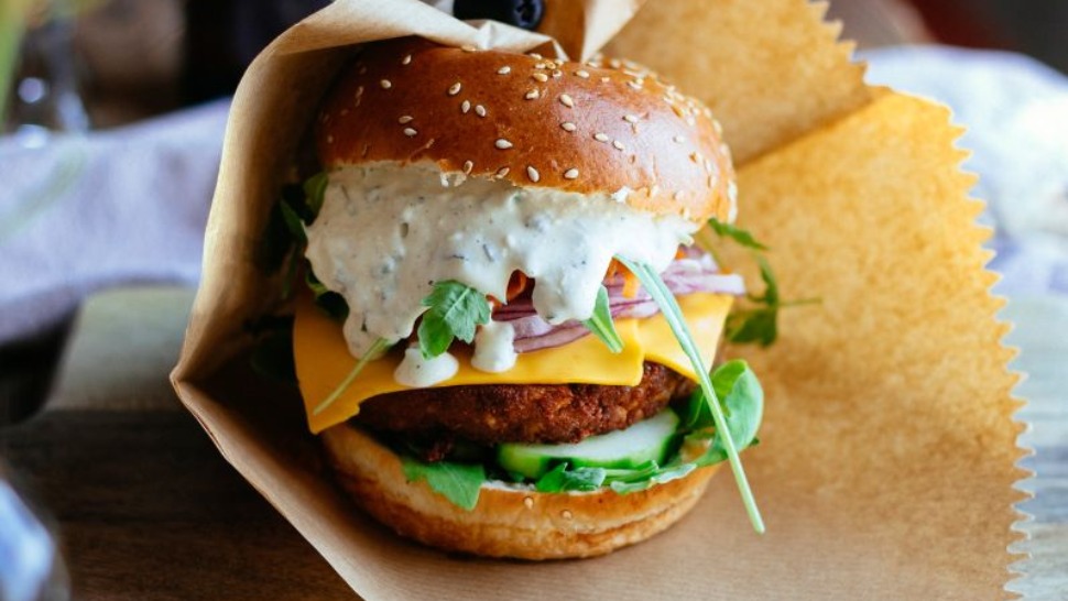 Od vrhunskih burgera do sjajne Cezar salate – vodimo vas u splitski Toto’s Burger Bar