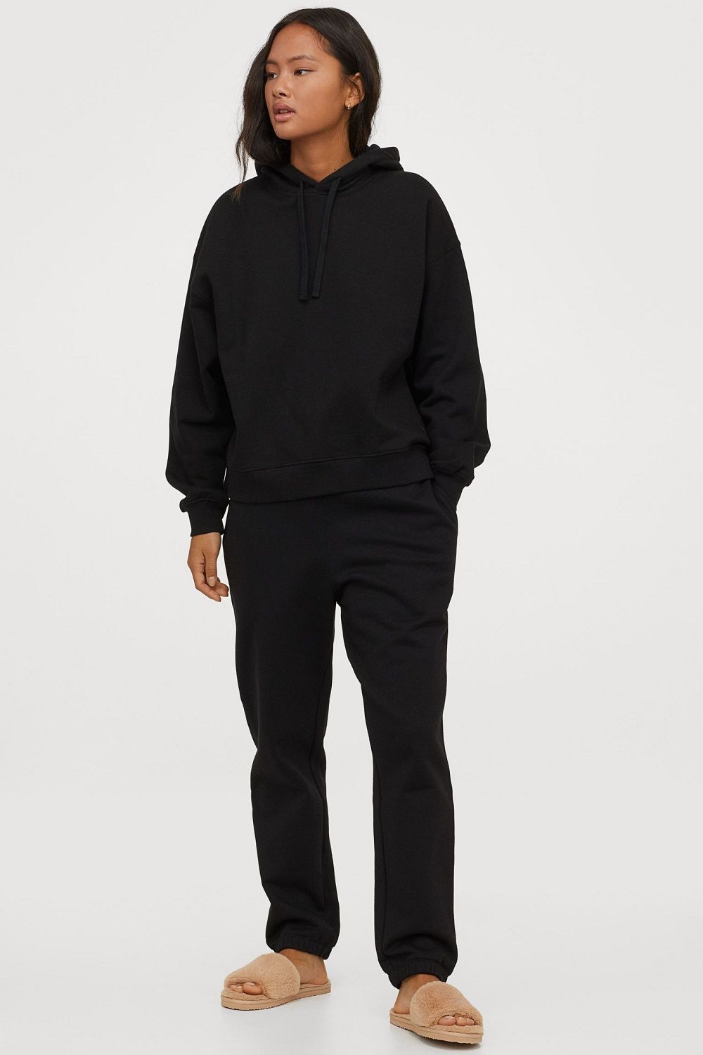 7 savršenih crna trenirka H&M zima 2020.