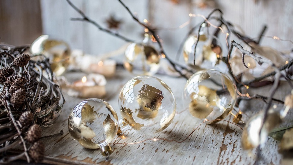 Čarobne kuglice od puhanog stakla kao unikatni božićni ukras ili poklon