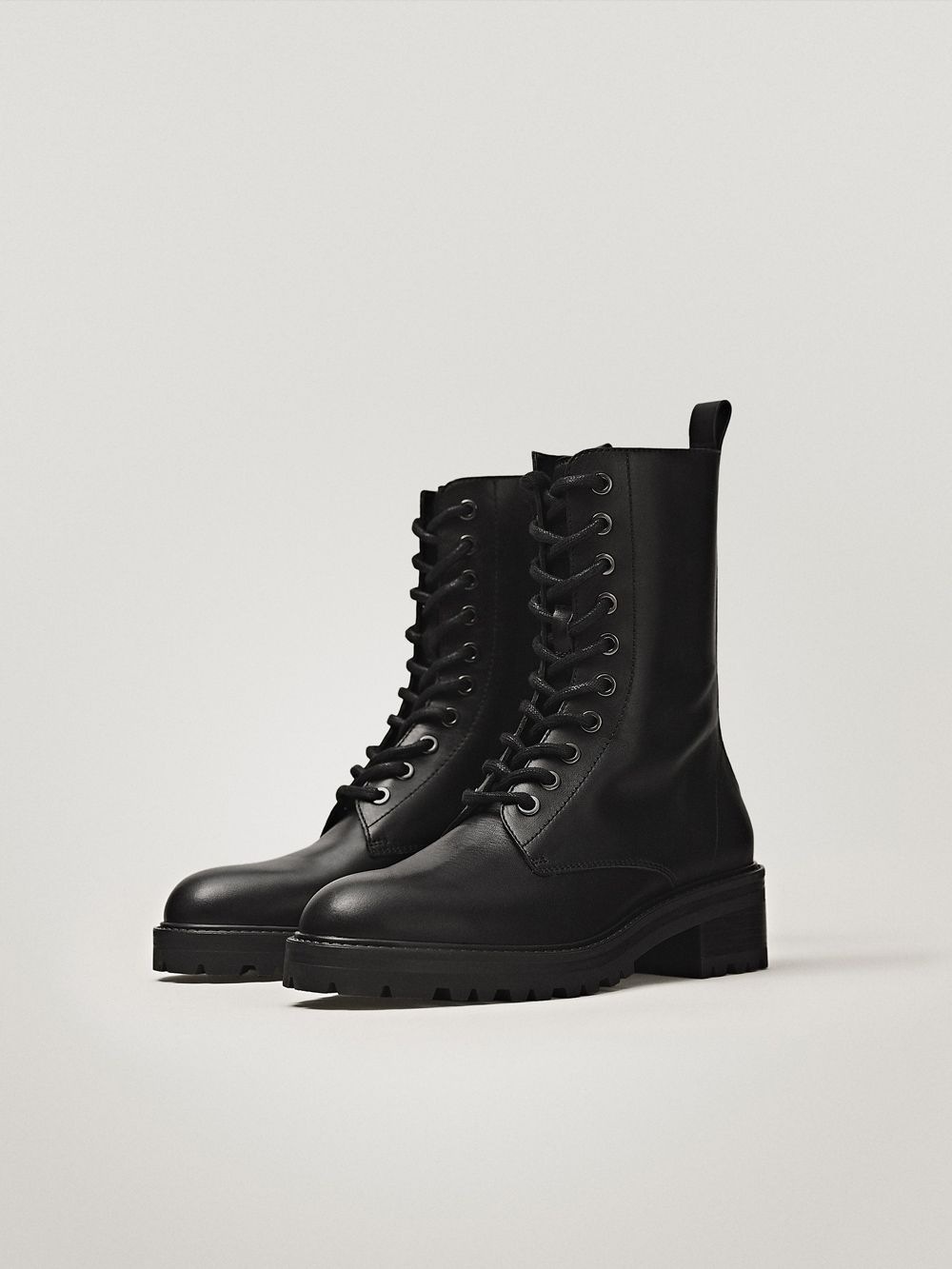 Massimo Dutti combat čizme na vezanje zima 2020./2021. 