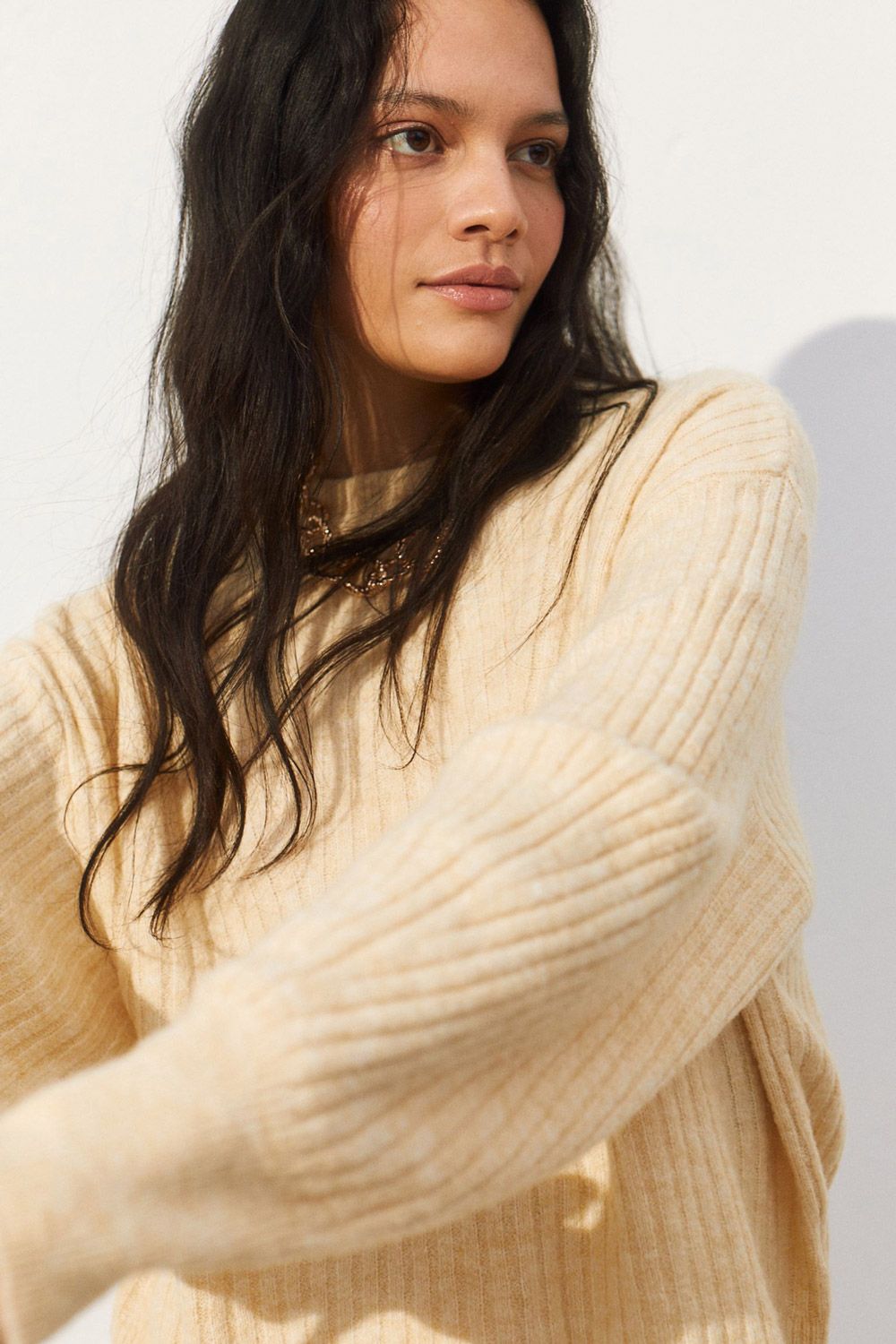 H&M nježna žuta boja modni trend 2021.