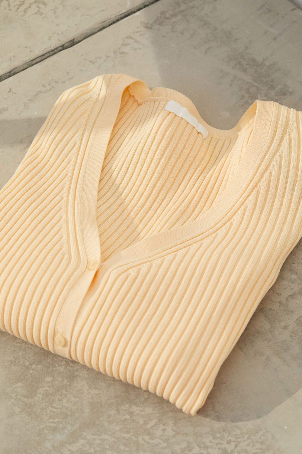 H&M nježna žuta boja modni trend 2021.