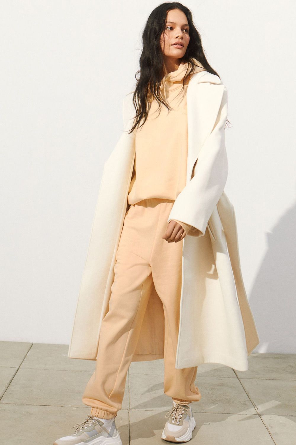 H&M nježna žuta boja modni trend 2021.