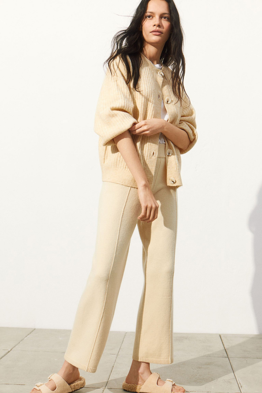 H&M nježna žuta boja modni trend 2021.