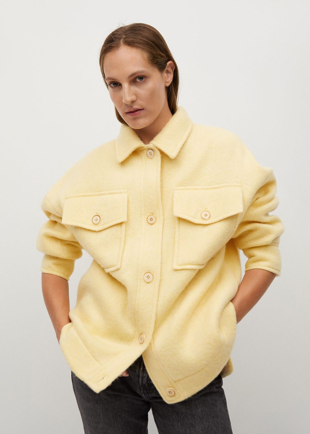 Mango nježna žuta boja modni trend 2021.