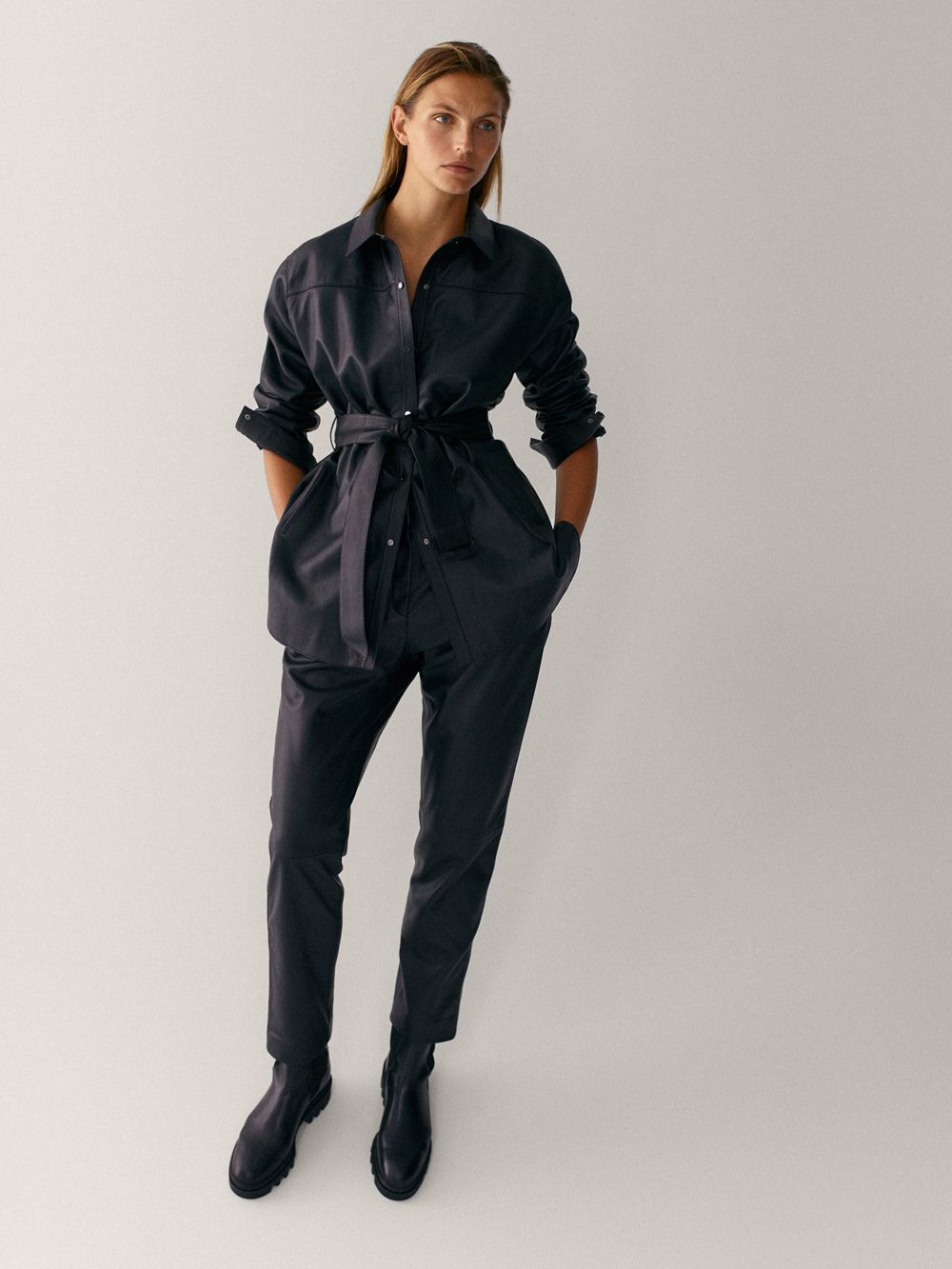 Massimo Dutti kožne hlače jogger model 2021.