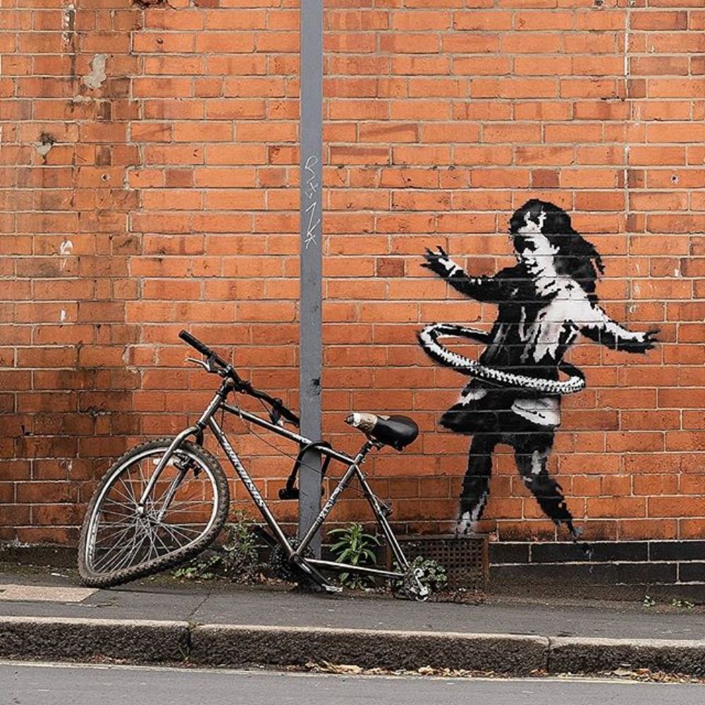 Banksy-.hula-hoop-1jpg