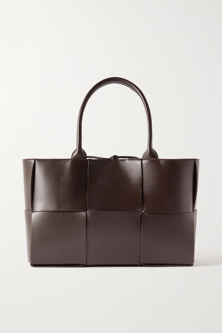 Bottega Veneta smeđa torba proljeće 2021.