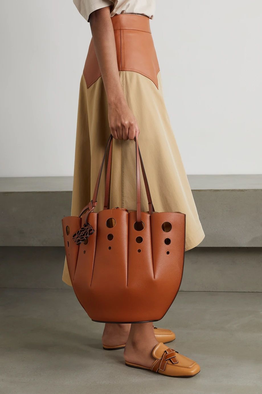 Loewe smeđa torba proljeće 2021.