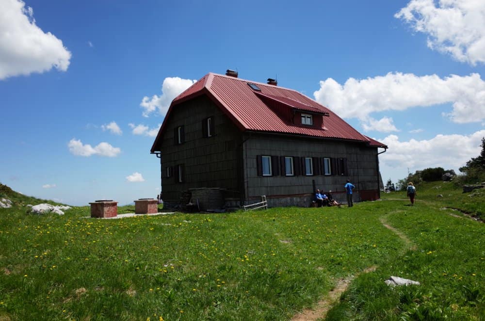 Kako se pripremiti za noćenje u planini?