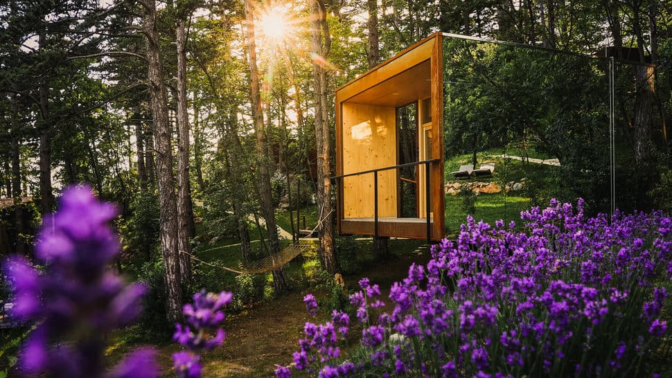 Theodosius Forest Village – predivno šumsko selo za glamping u Sloveniji