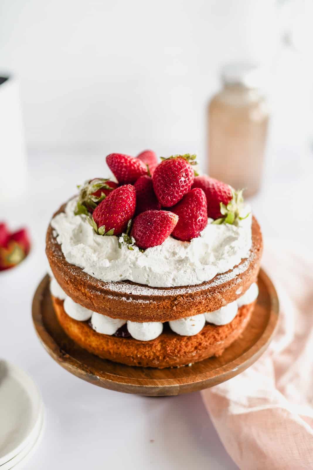 Bake me by Nina: Victoria sponge cake jedan je od najljepših proljetnih kolača