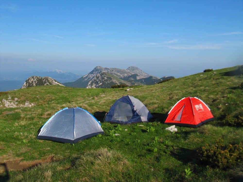 Kako se pripremiti za noćenje u planini?