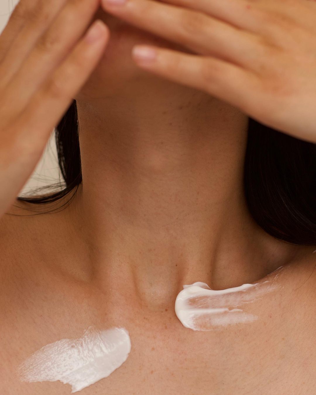 Top anti-age proizvodi za vrat koji će spriječiti preuranjeno starenje i opuštanje kože