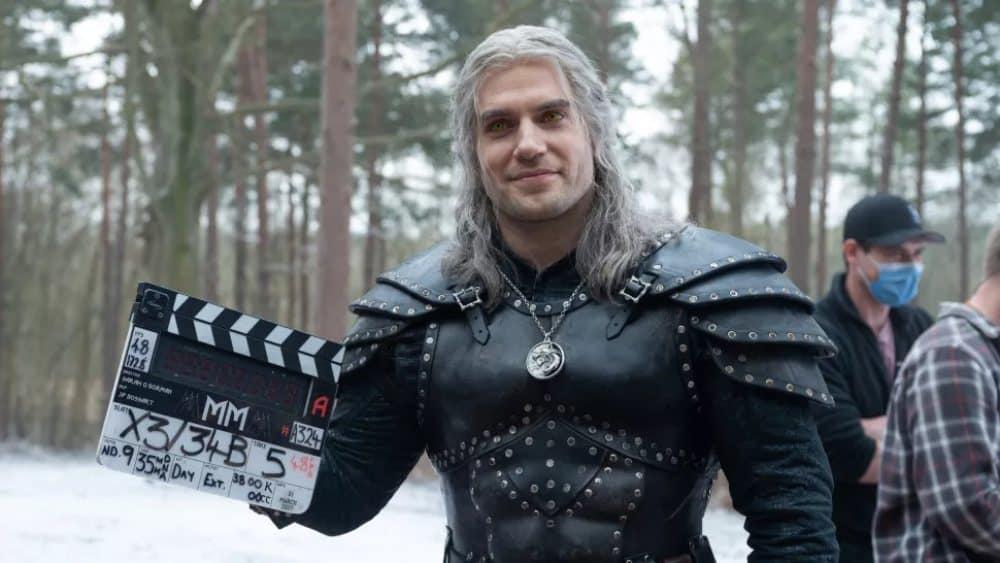 Henry Cavill na setu Witchera.