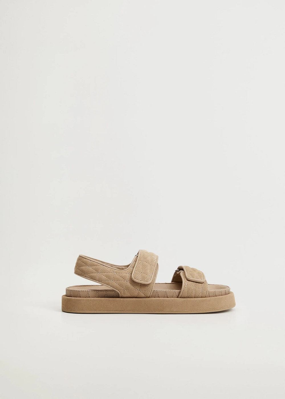 High end vs. high street: Mango sandale 2021.