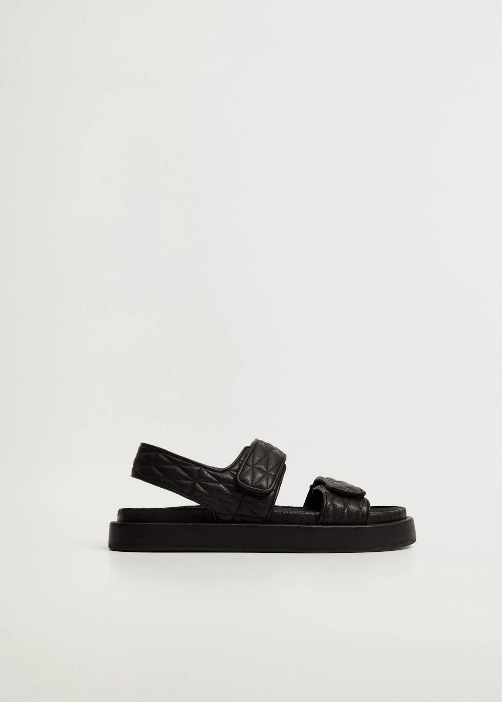 High end vs. high street: Mango sandale 2021.