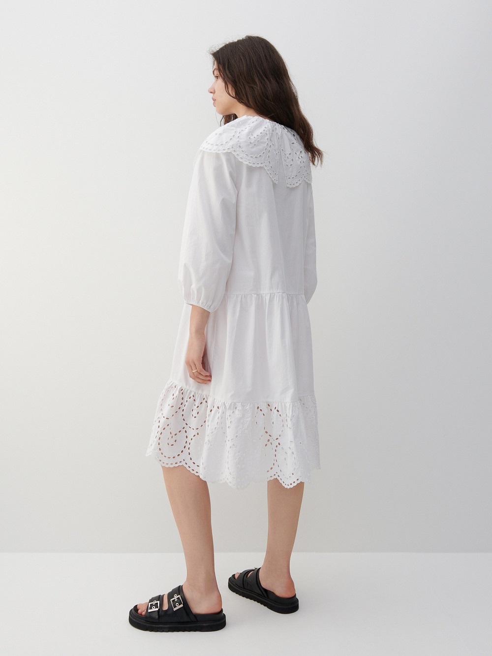 Reserved bijela rupičasta haljina 2021.  