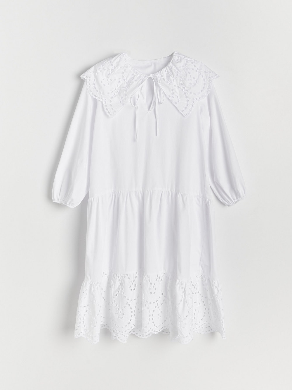 Reserved bijela rupičasta haljina 2021.  