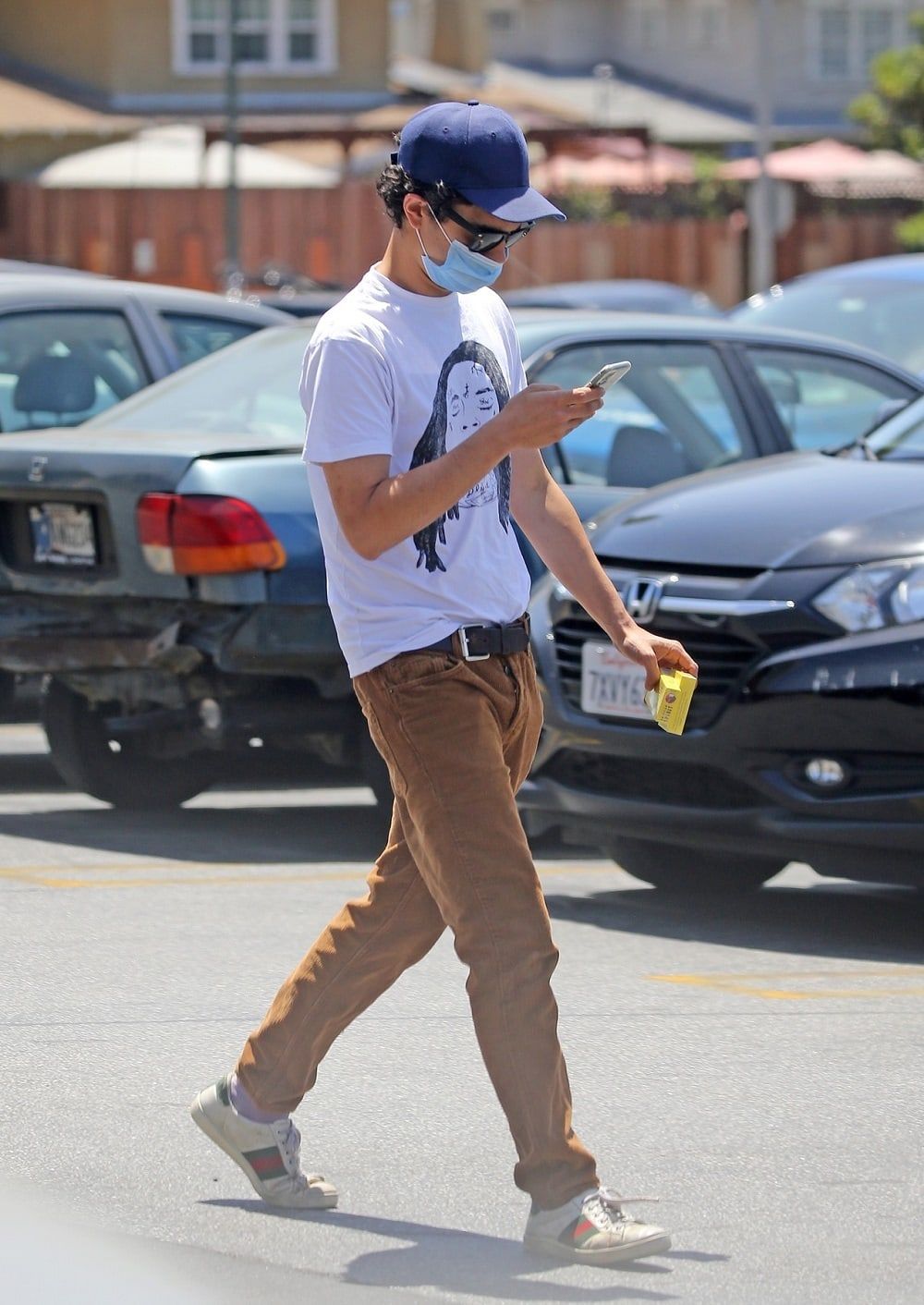 Max Minghella street style kombinacija 2021. 