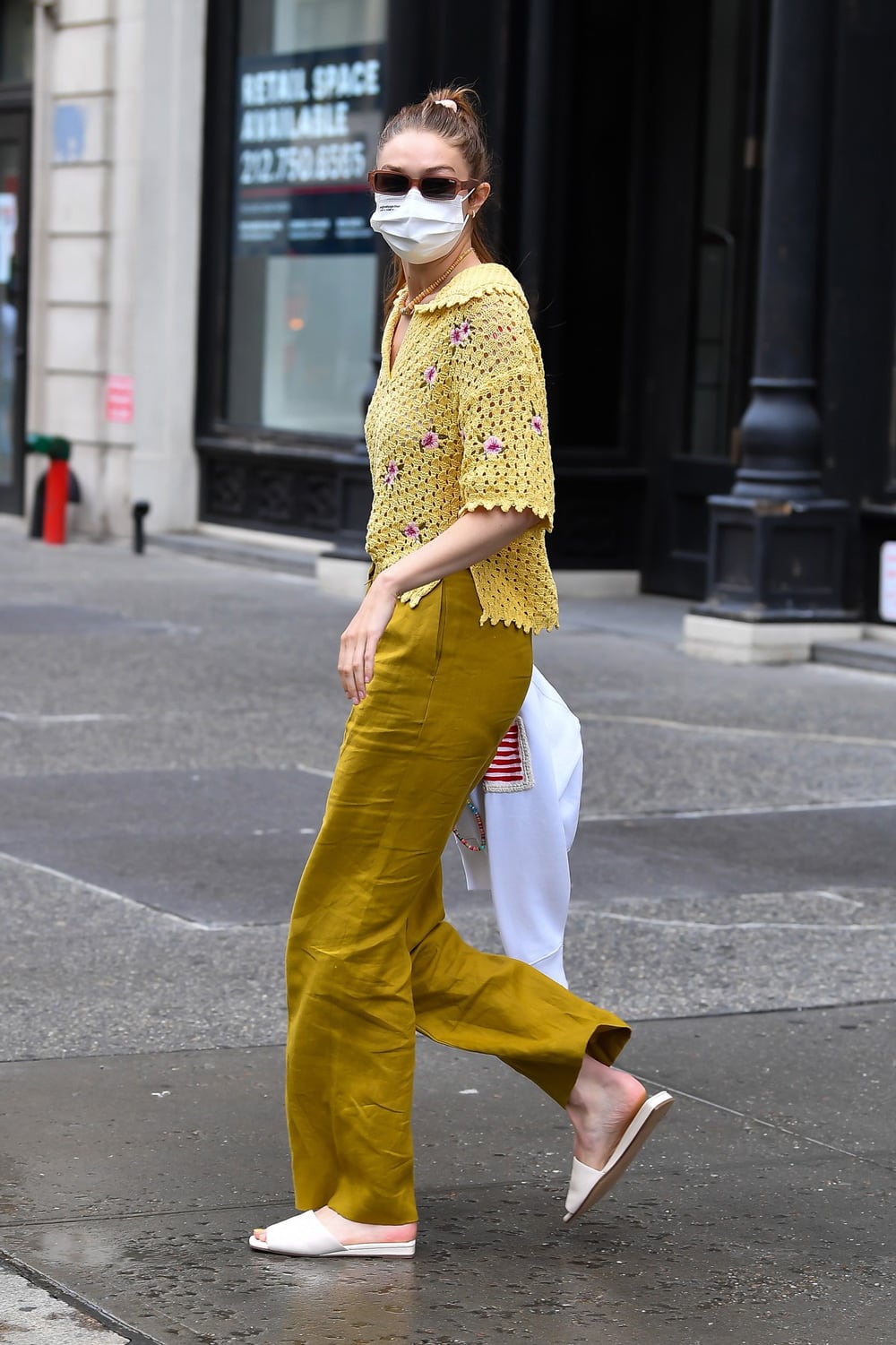 Street style inspiracija: Gigi Hadid nosi cool ležerni look za ljeto 2021.
