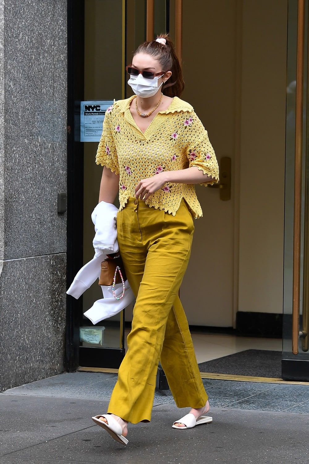 Street style inspiracija: Gigi Hadid nosi cool ležerni look za ljeto 2021.