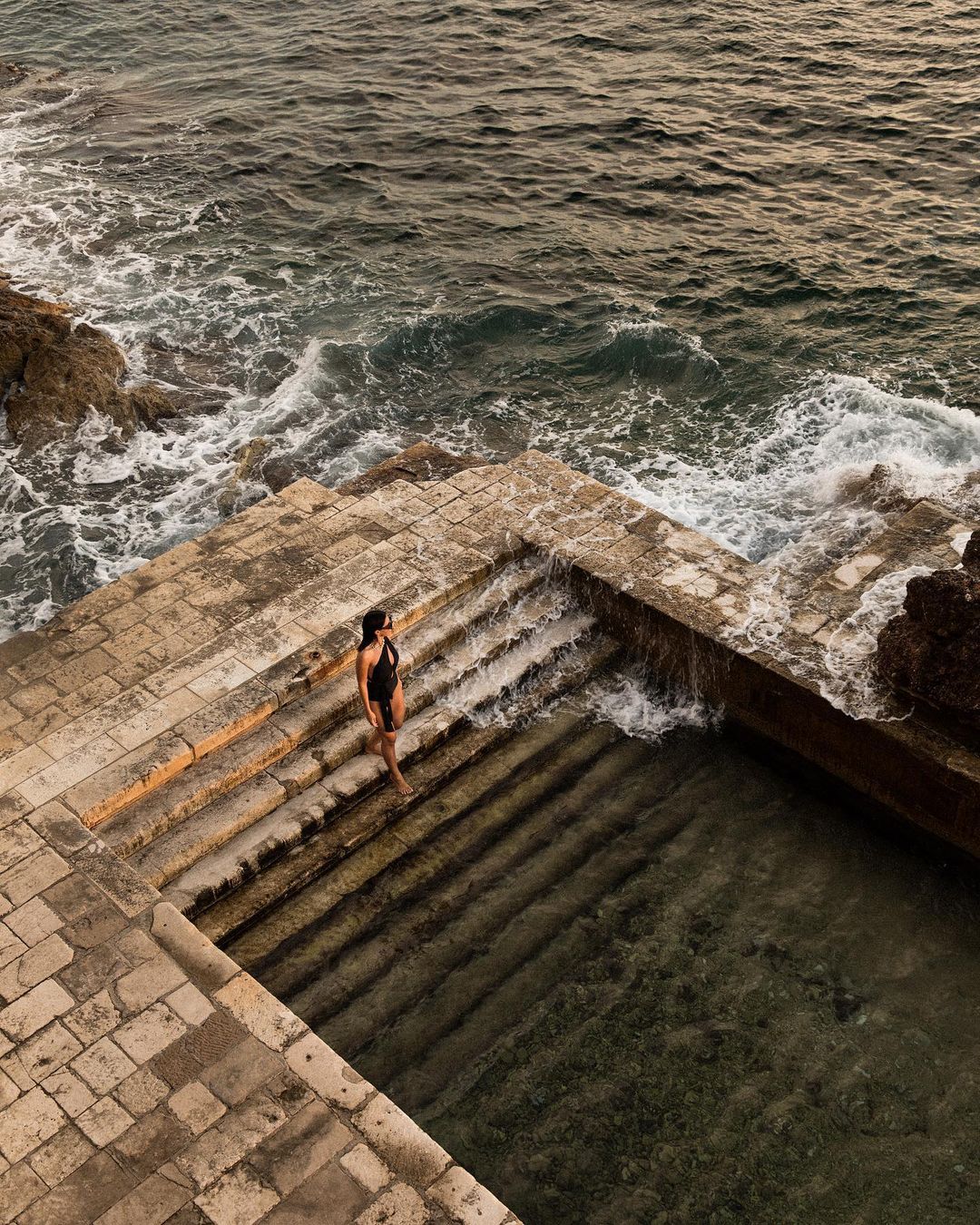 Ovaj kameni bazen izgleda nestvarno dobro – i nalazi se na našoj obali