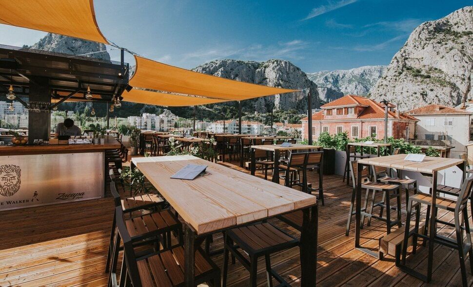 Kako je Eol Rooftop Bar postao jedna od glavnih senzacija u Omišu