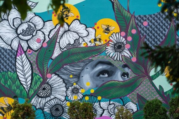 Dvije umjetnice zaslužne su za novi mural u Sisku naziva “Priroda i društvo”