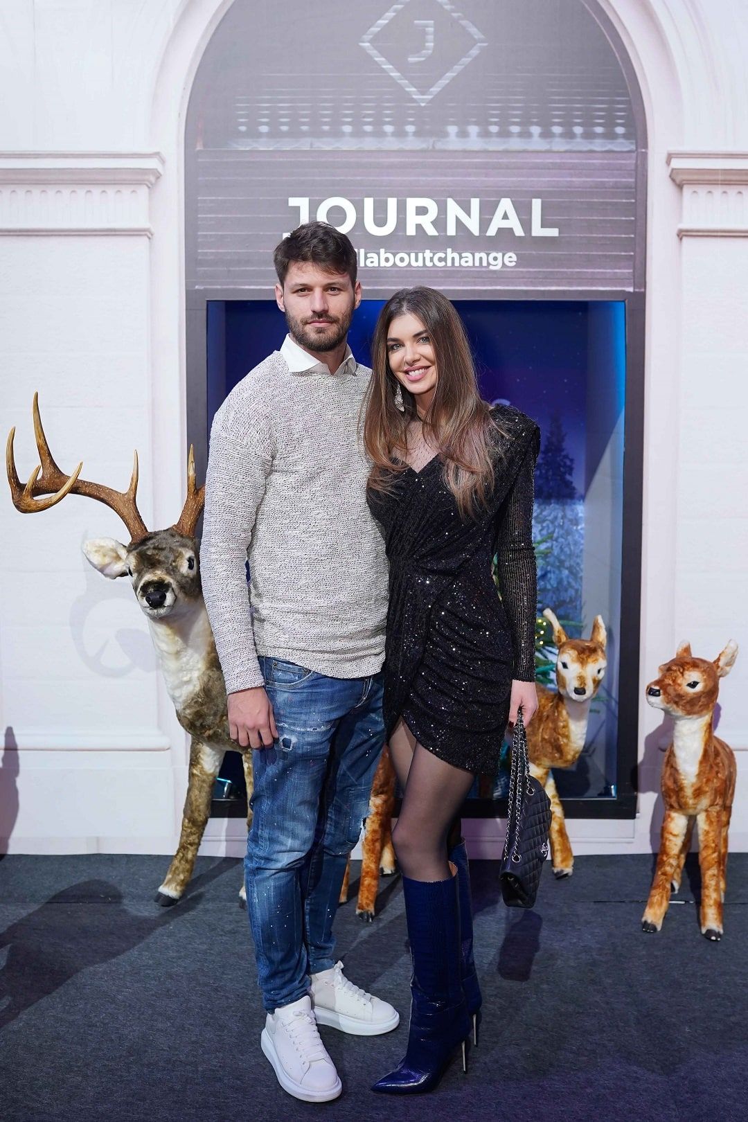 Ova slika ima prazan alt atribut ; naziv datoteke je Journal-Xmas-Party-photo-wall-24.jpg