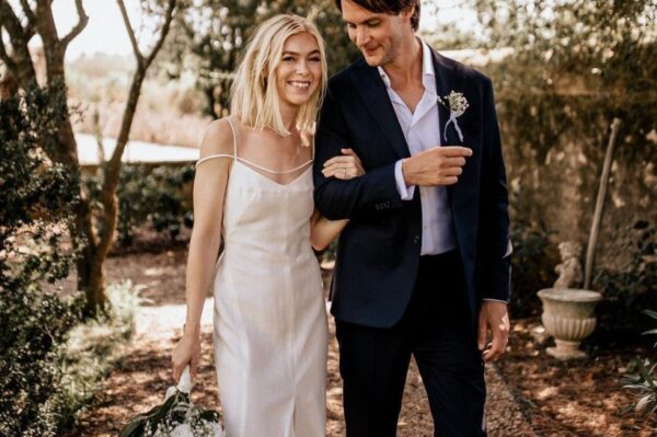 Najljepše minimalističke haljine za jednostavan i elegantan wedding look u 2022.