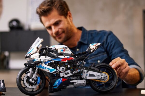 Journal Man: LEGO Technic set koji će oduševiti sve ljubitelje BMW-a