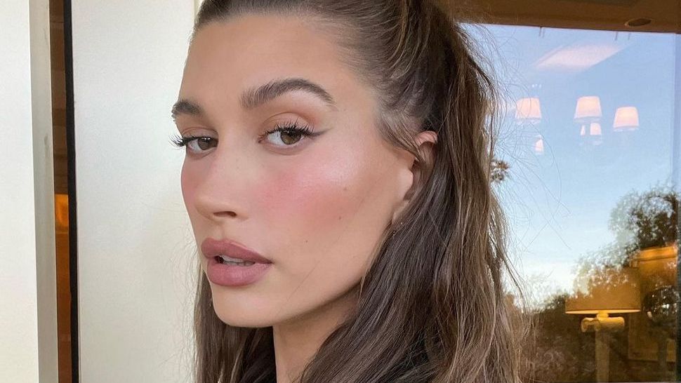 Hailey Bieber otkrila je svoj trik do punijih usana u 2 koraka