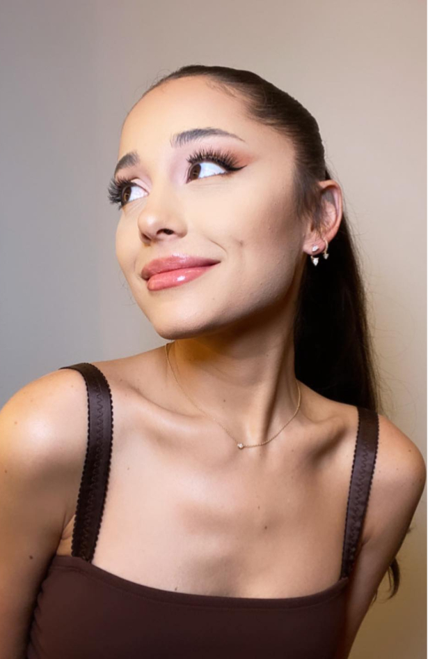 Ariana Grande isfurala je retro rumenilo koje je hit na TikToku