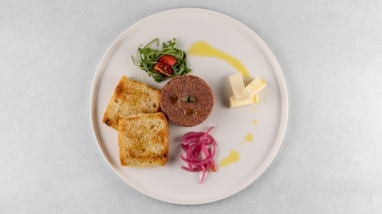 Beef tartare s domaćim tostiranim kruhom