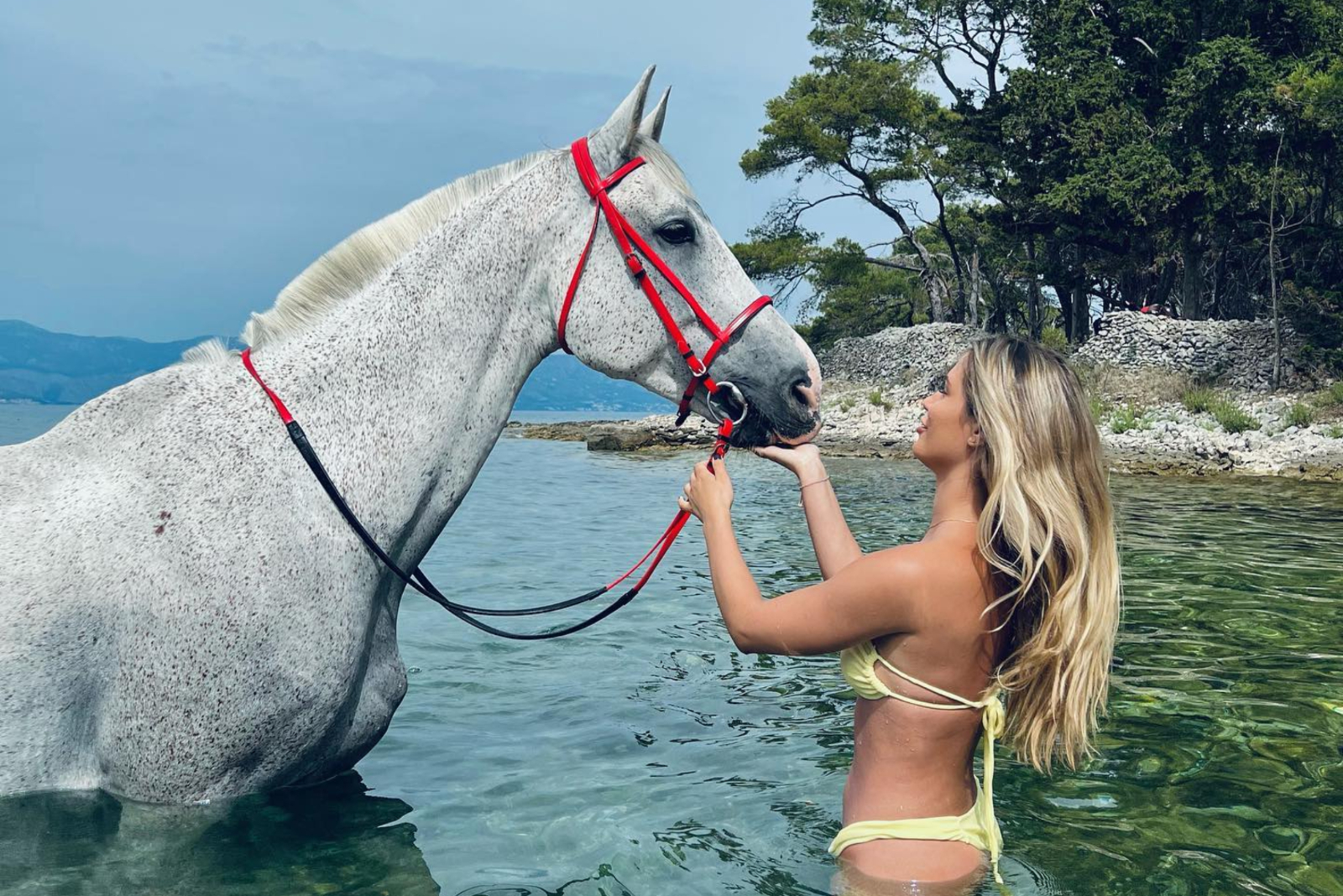 Jahanje i kupanje s konjima na otoku Braču zvuči kao sjajna ideja