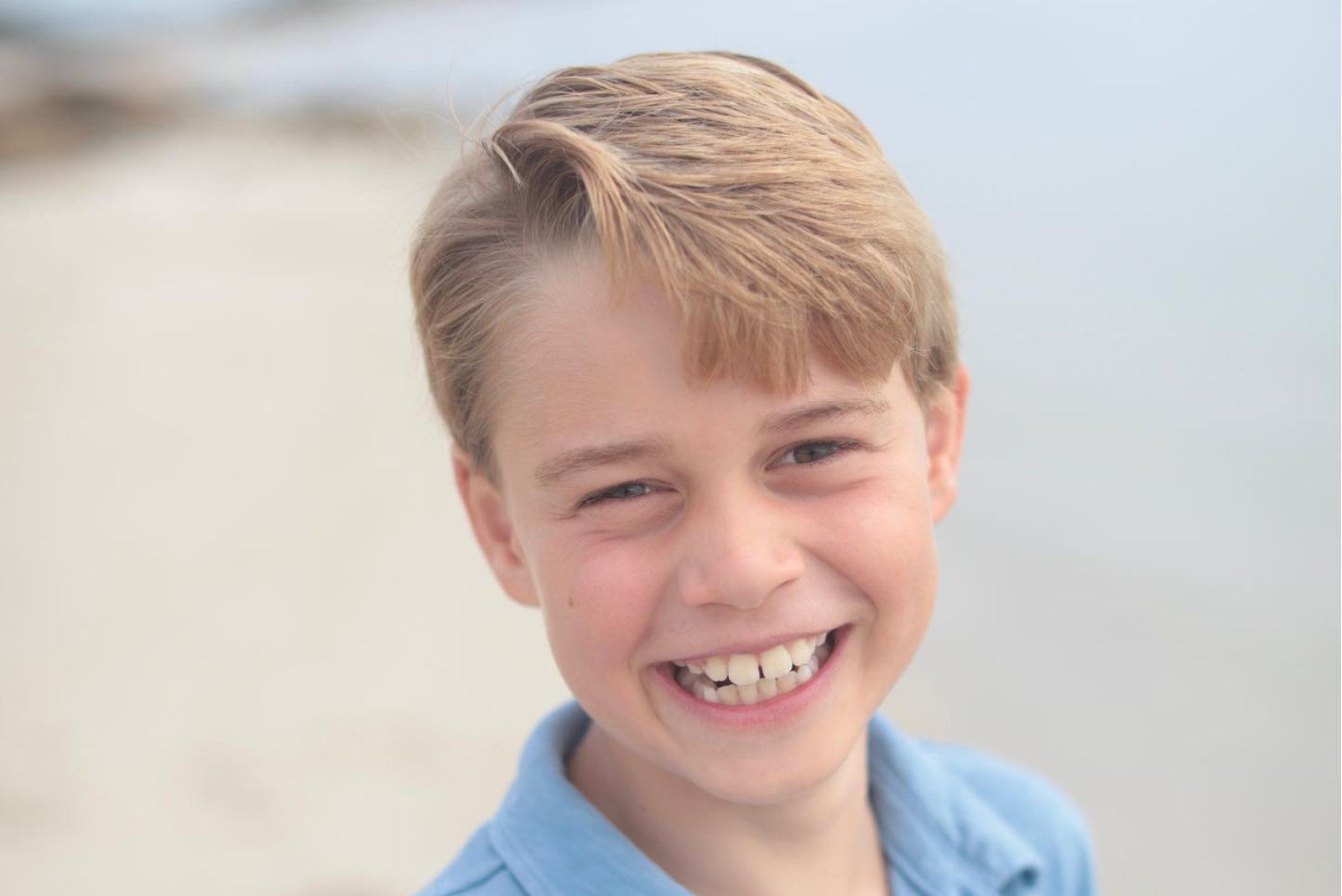 Princ George za svoj deveti rođendan uživa na plaži