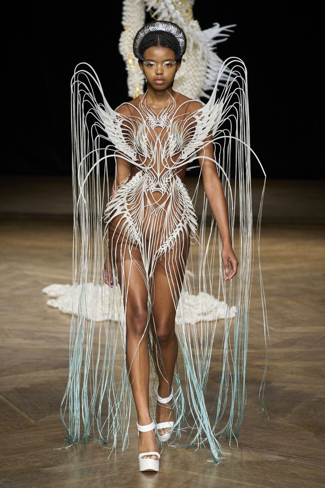 Iris van Herpen i Schiaparelli oduševili prvog dana Haute Couture Tjedna mode