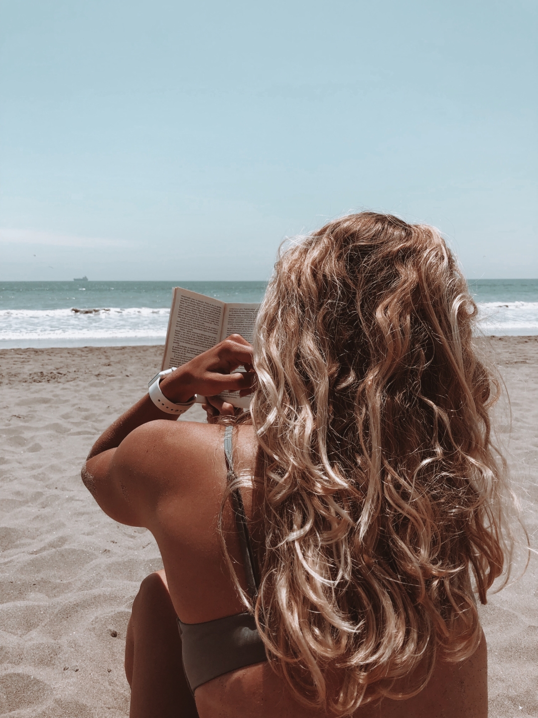 čitanje na plaži