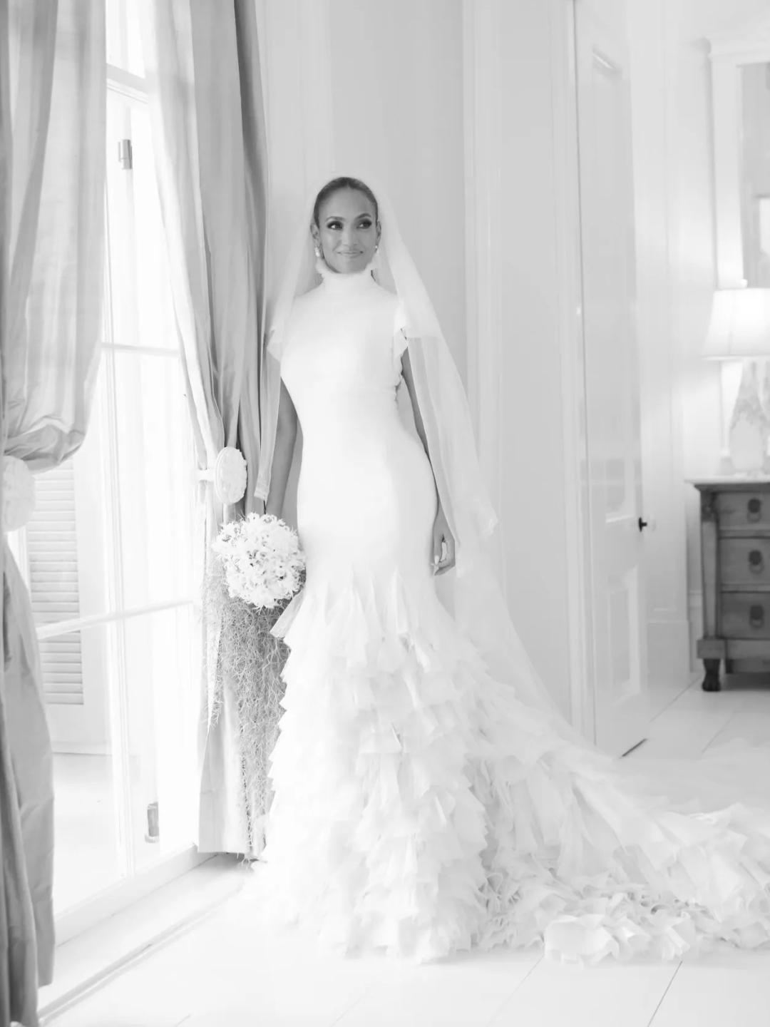 Jennifer Lopez sve je očarala svojim vjenčanim haljinama