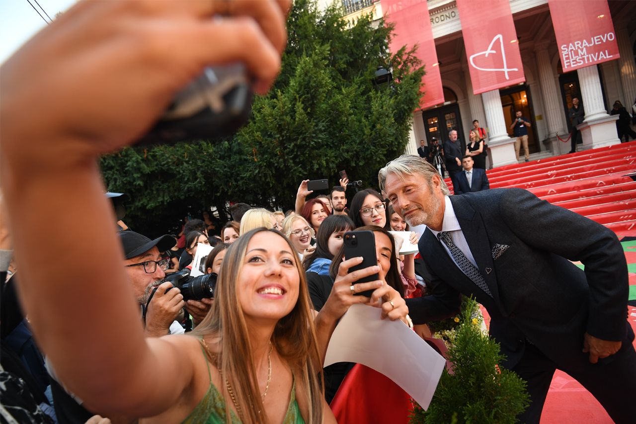 Mads Mikkelsen prošetao crvenim tepihom 28.Sarajevo Film Festivala