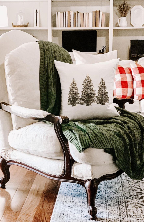 Izdvojili smo božićne jastuke koji će unijeti dašak blagdanske atmosfere u vaš dom