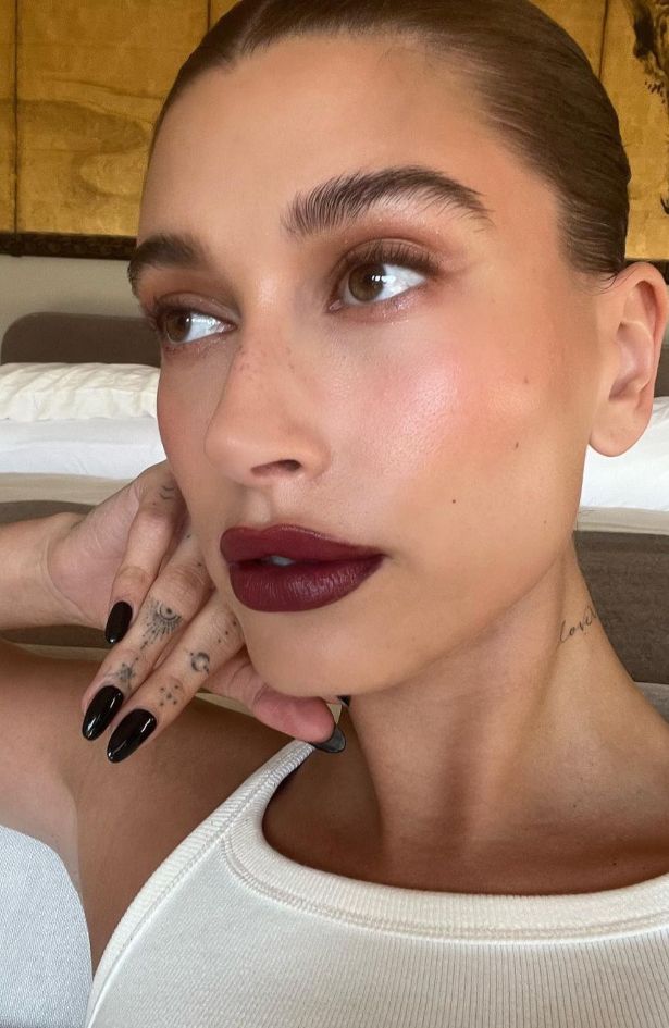 Hailey Bieber ‘isfurala’ je veliki jesenski make up trend koji želimo iskopirati