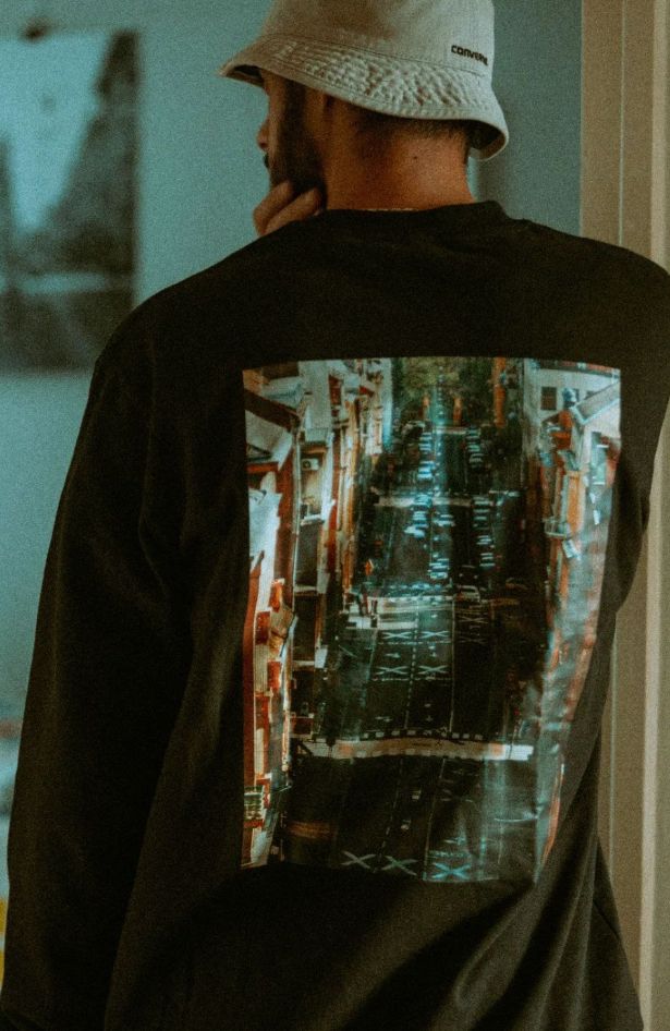 Sweatshirt “push harder” fotografa Ernesta Mazarekića izgleda precool i nosit ćemo ga cijelu zimu