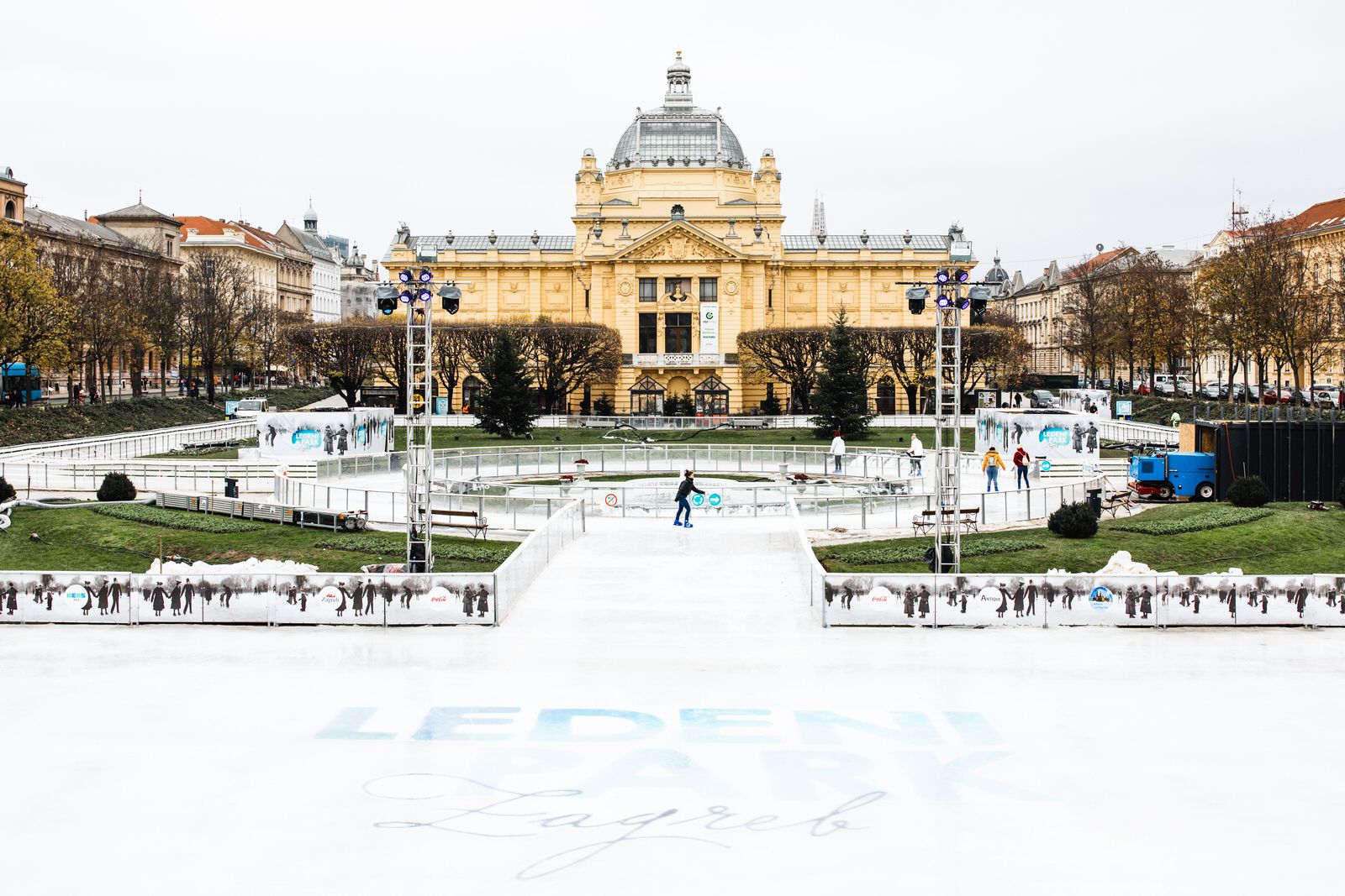 Omiljeno zagrebačko klizalište idućeg tjedna otvara vrata. Evo što nas sve čeka u Ledenom parku