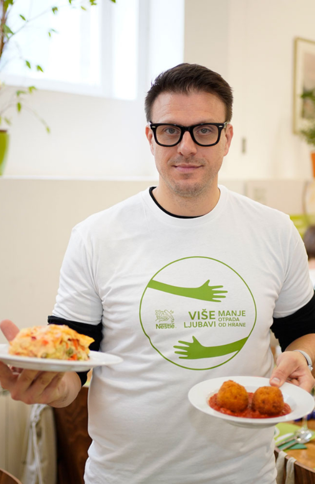 Chef Mate Janković danas je kuhao 1500 zero waste obroka za studente u zagrebačkoj menzi