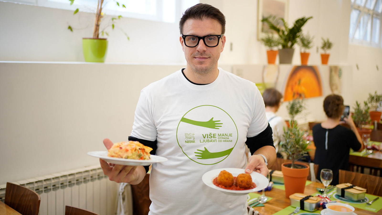 Chef Mate Janković danas je kuhao 1500 zero waste obroka za studente u zagrebačkoj menzi