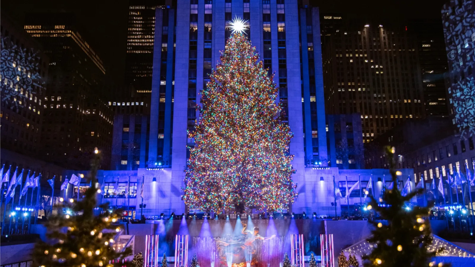 Božić u New Yorku: Na Rockfeller Centeru je postavljeno najpoznatije božićno drvce na svijetu